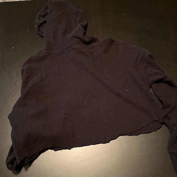 Black Forever 21 Long-Sleeve Thermal Material Hoodie Cut Into Crop Top, Size S - Picture 5 of 6